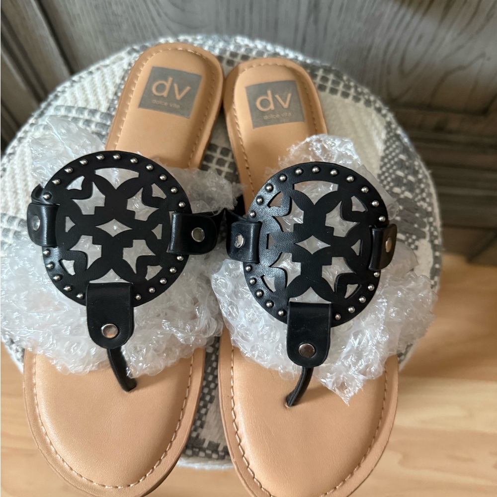 Black Cutout Thong Sandals with Tan Footbed Size 8.5! - Picture 3 of 8